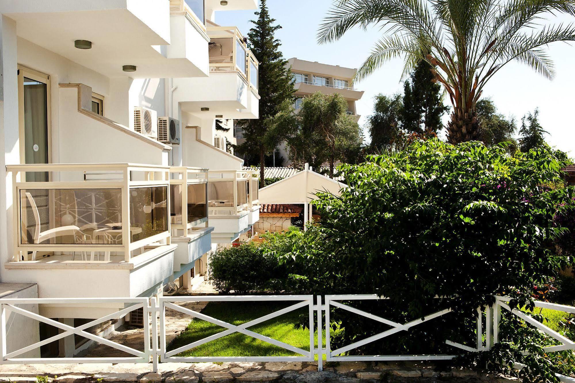 Villa Adora Beach Side Kültér fotó